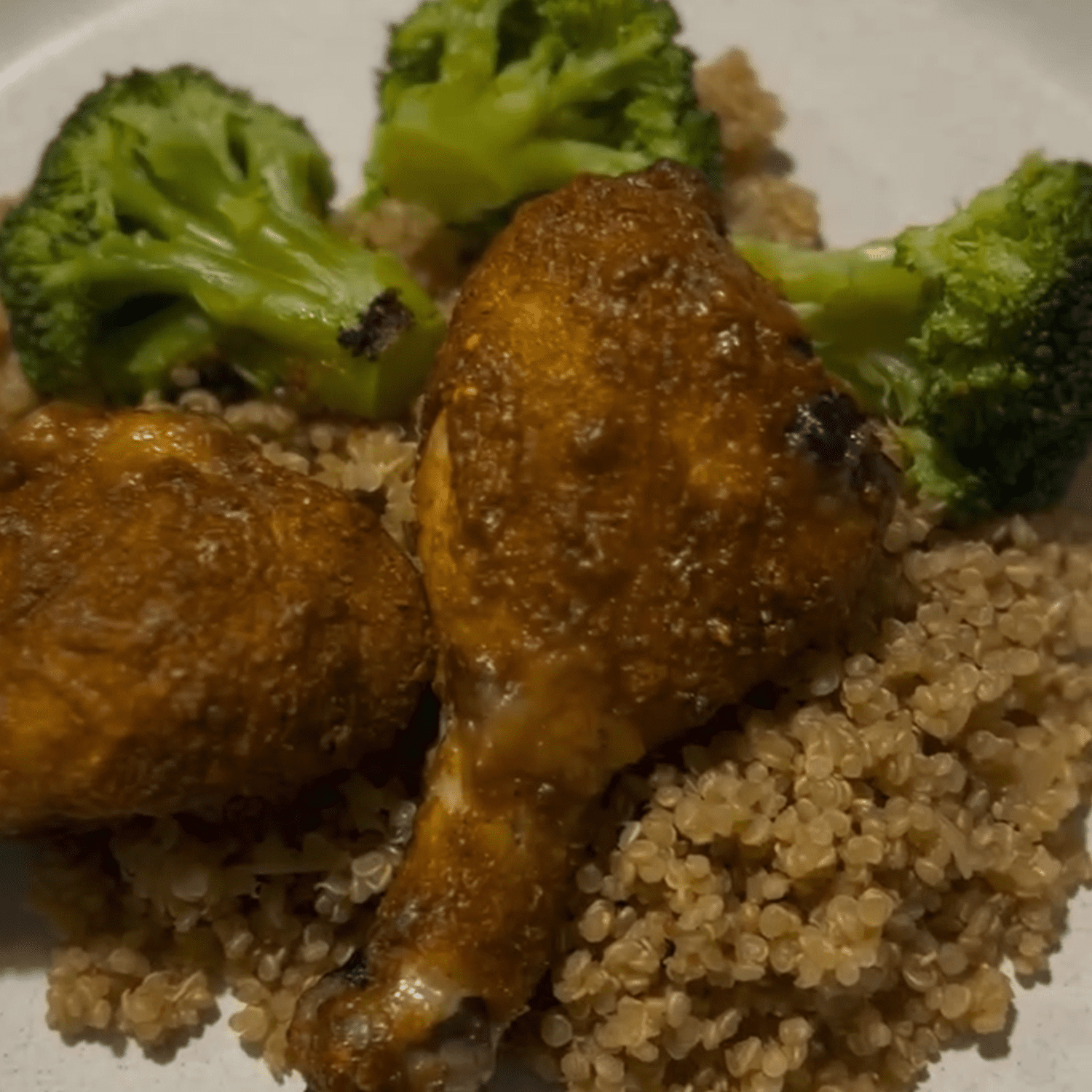 crispy-baked-chicken-drumsticks-with-quinoa-broccoli